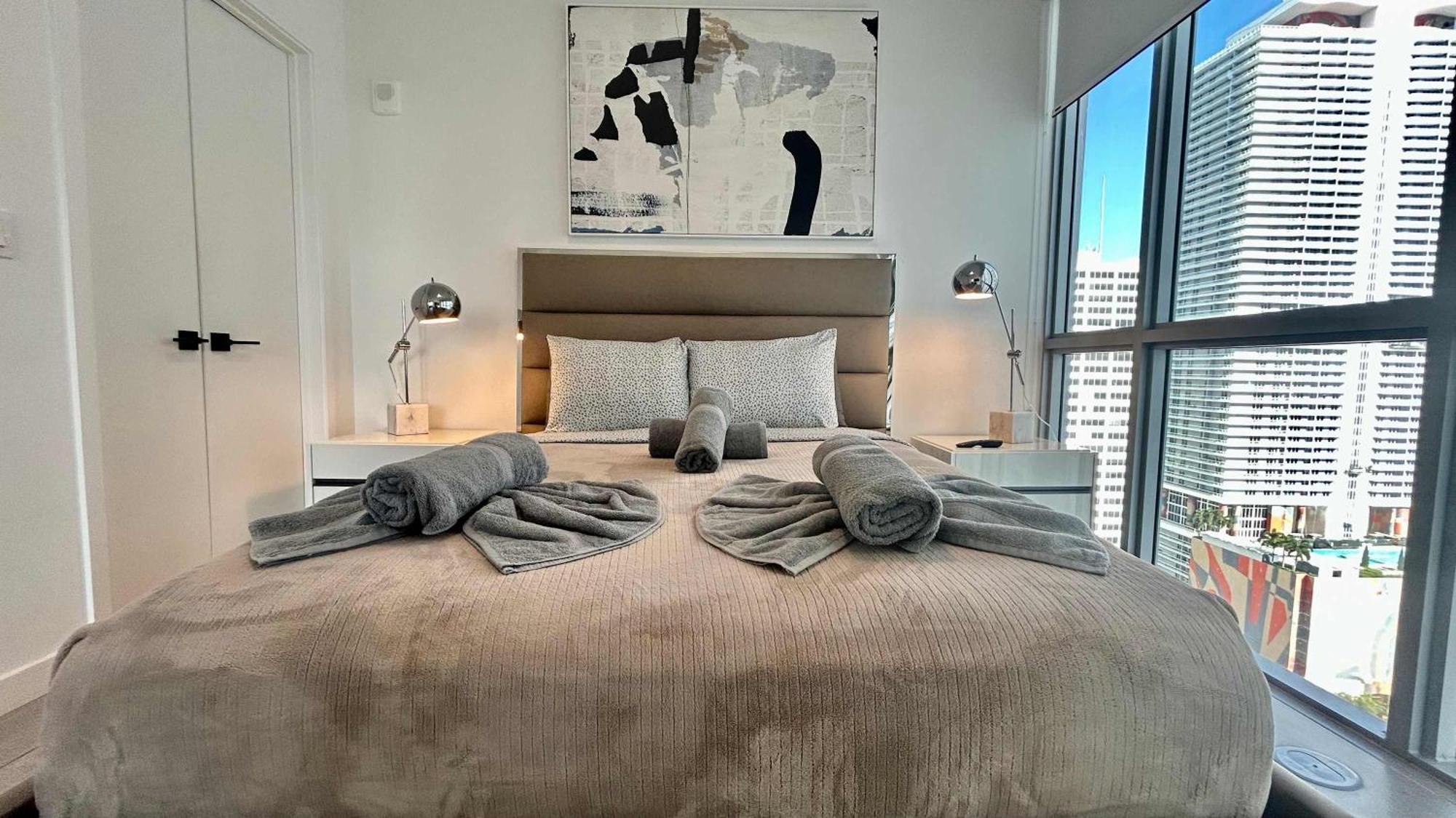 Rare Corner Unit Private Terrace & Sunset Views *
