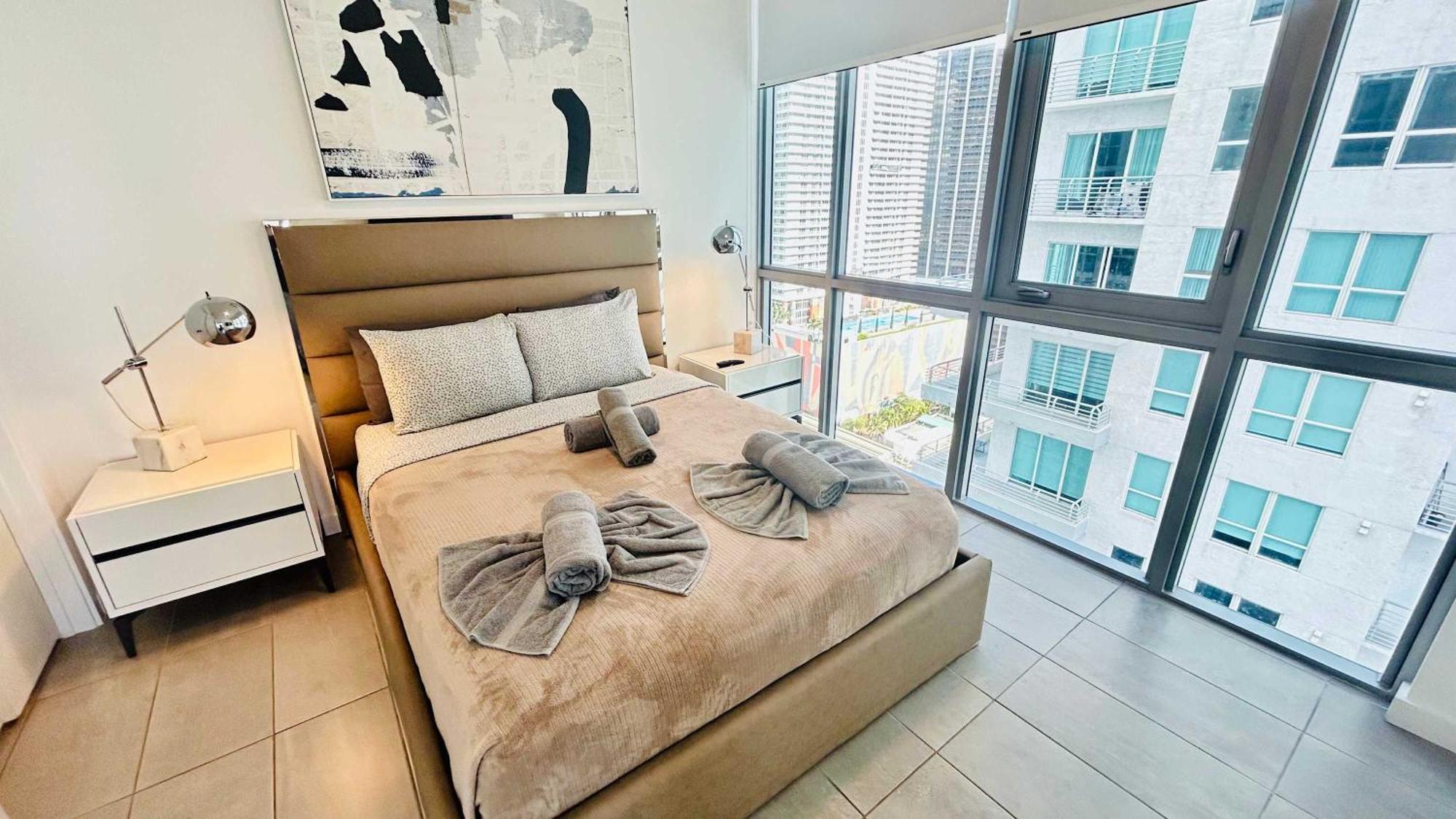 Rare Corner Unit Private Terrace & Sunset Views Holiday home Miami