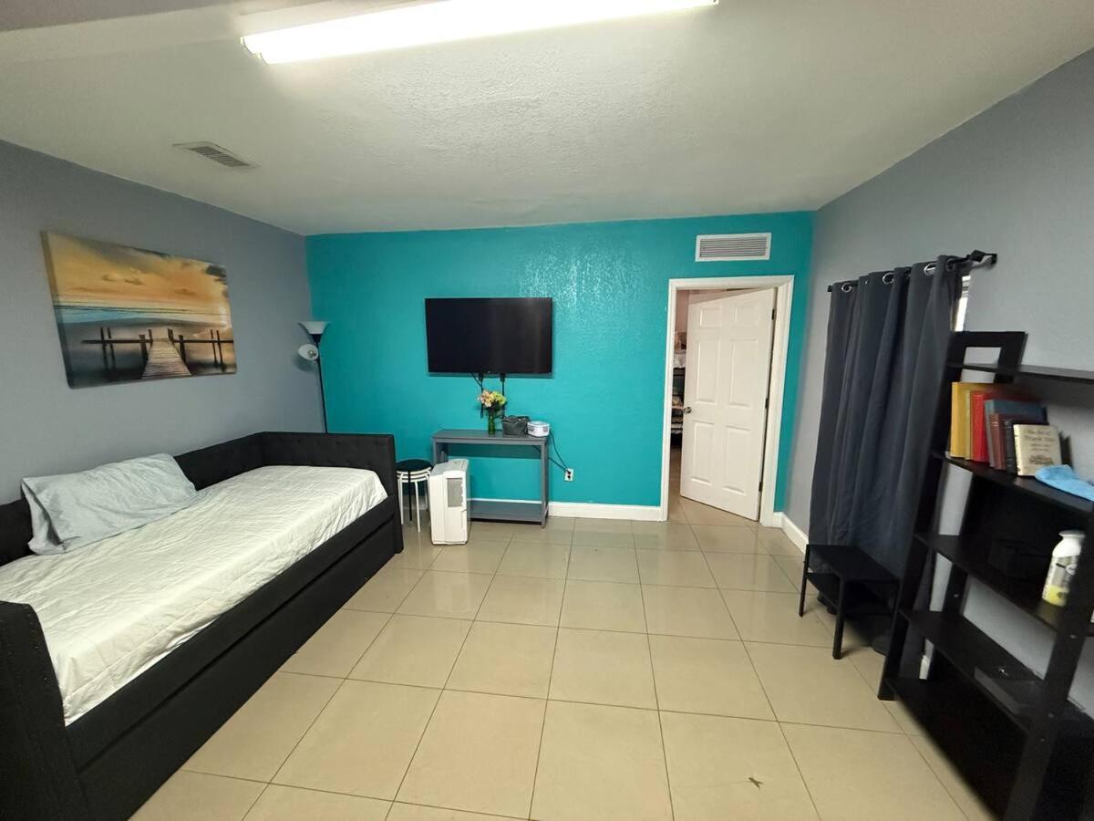 Group By The Grove & Gables Apartment Miami