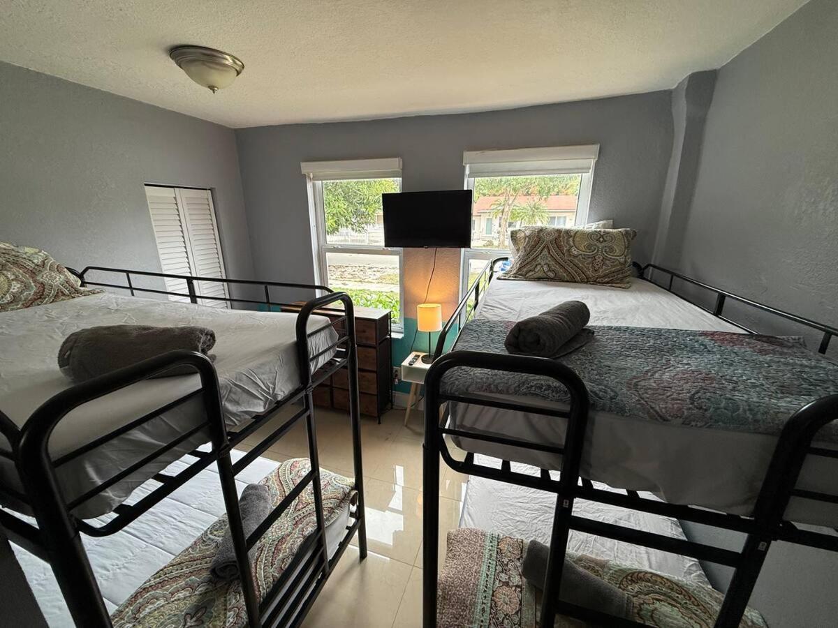 Group By The Grove & Gables Appartement