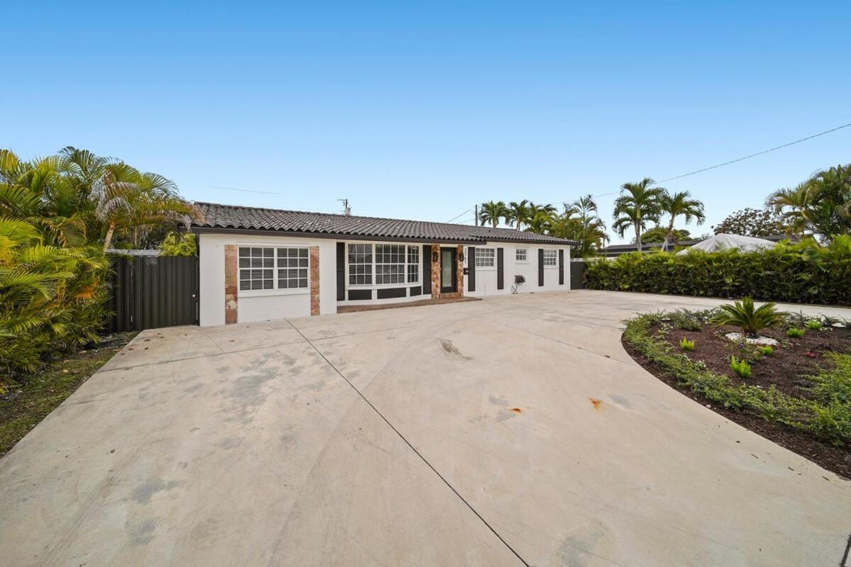 Oasis- Pool & Game Fun Holiday home