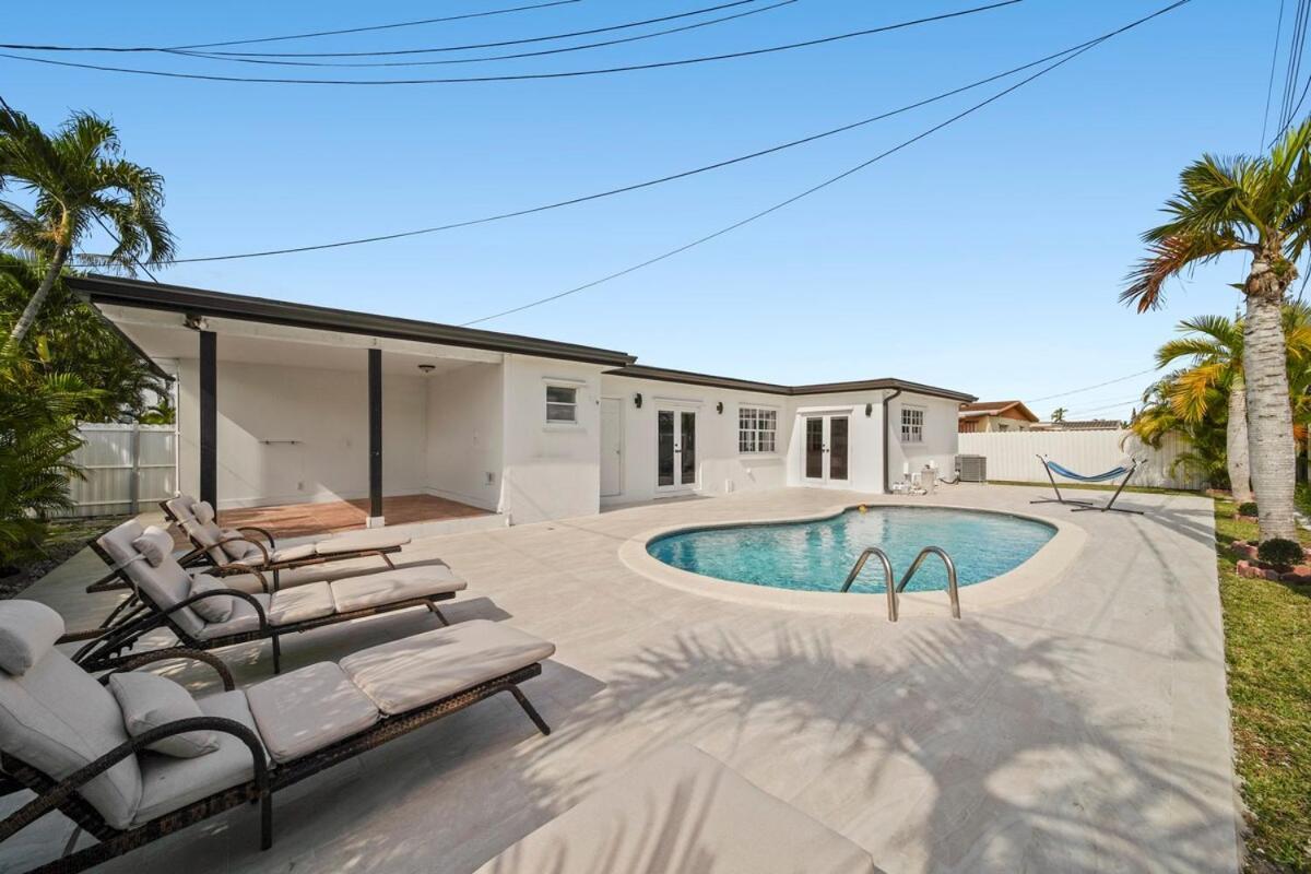 Oasis- Pool & Game Fun Holiday home *