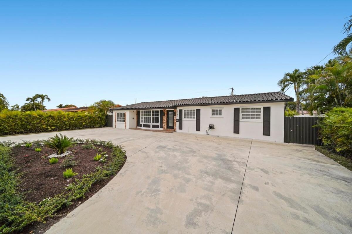 Oasis- Pool & Game Fun Holiday home