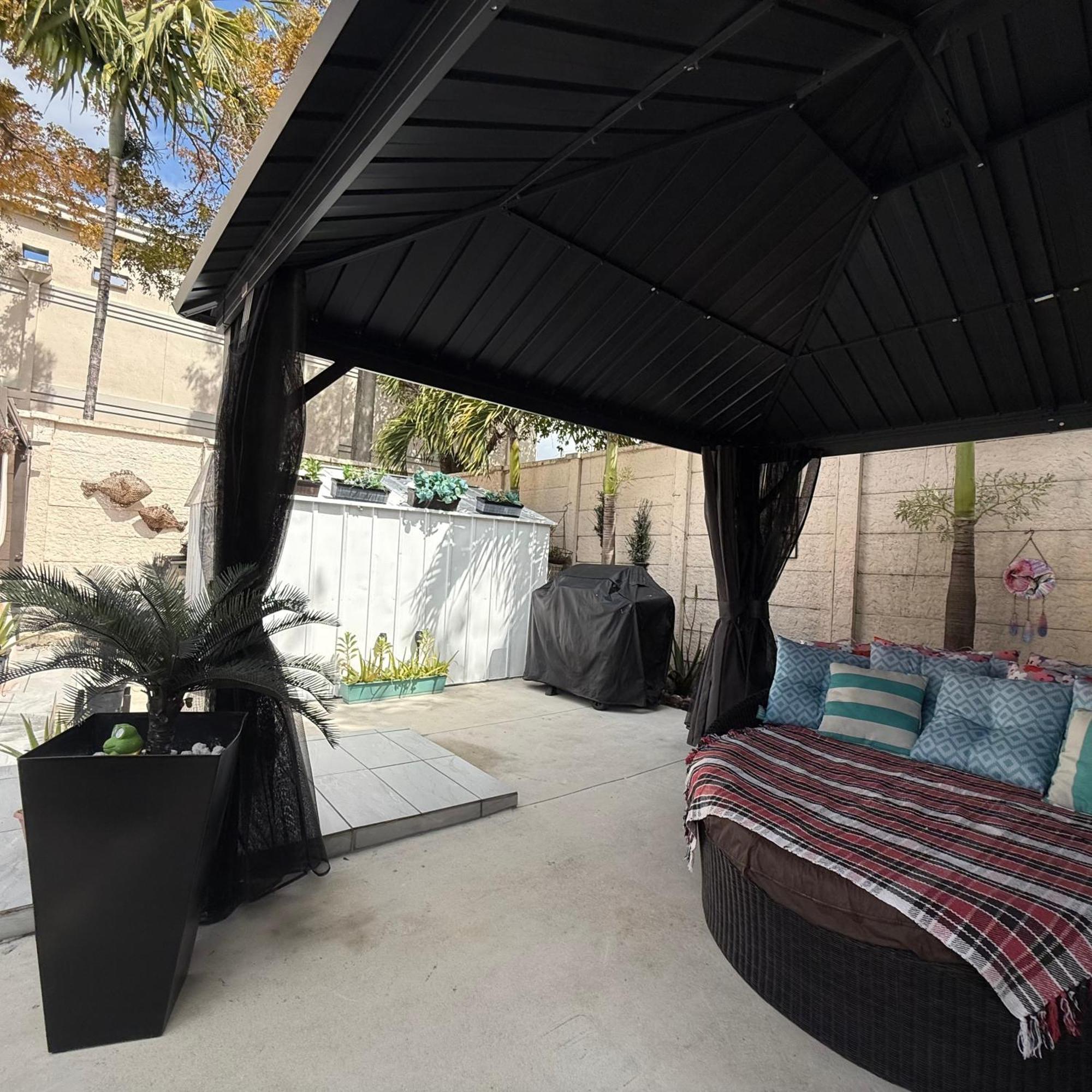 Tiny Place W Private Hot Jacuzzi 7 Min To International Airport Bed & Breakfast *