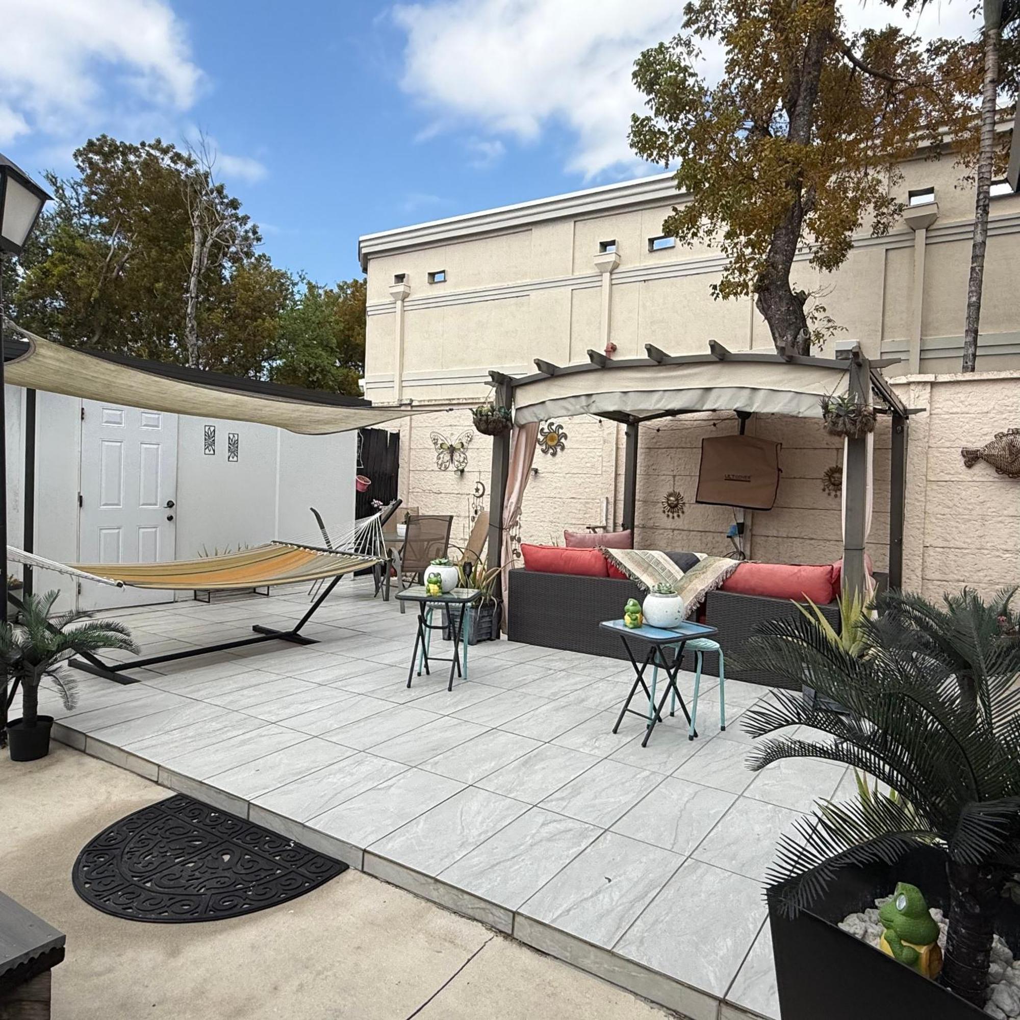 Bed & Breakfast Tiny Place W Private Hot Jacuzzi 7 Min To International Airport *