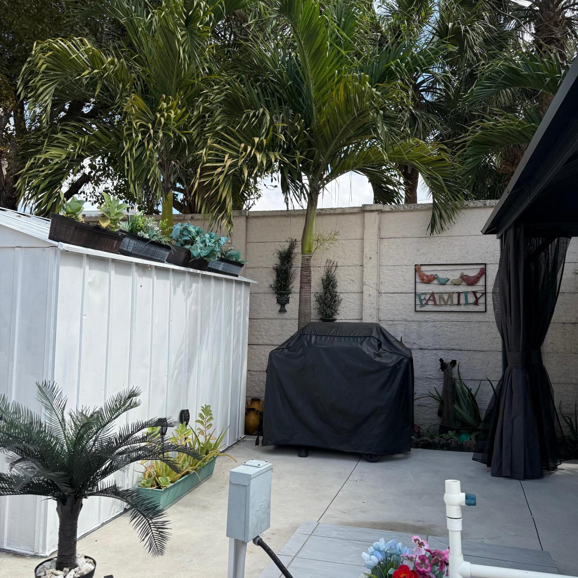 Bed & Breakfast Tiny Place W Private Hot Jacuzzi 7 Min To International Airport