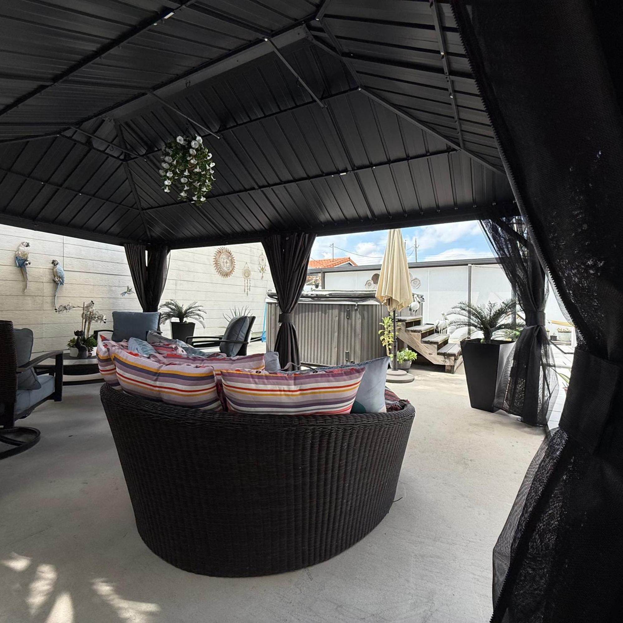 Tiny Place W Private Hot Jacuzzi 7 Min To International Airport Bed & Breakfast *