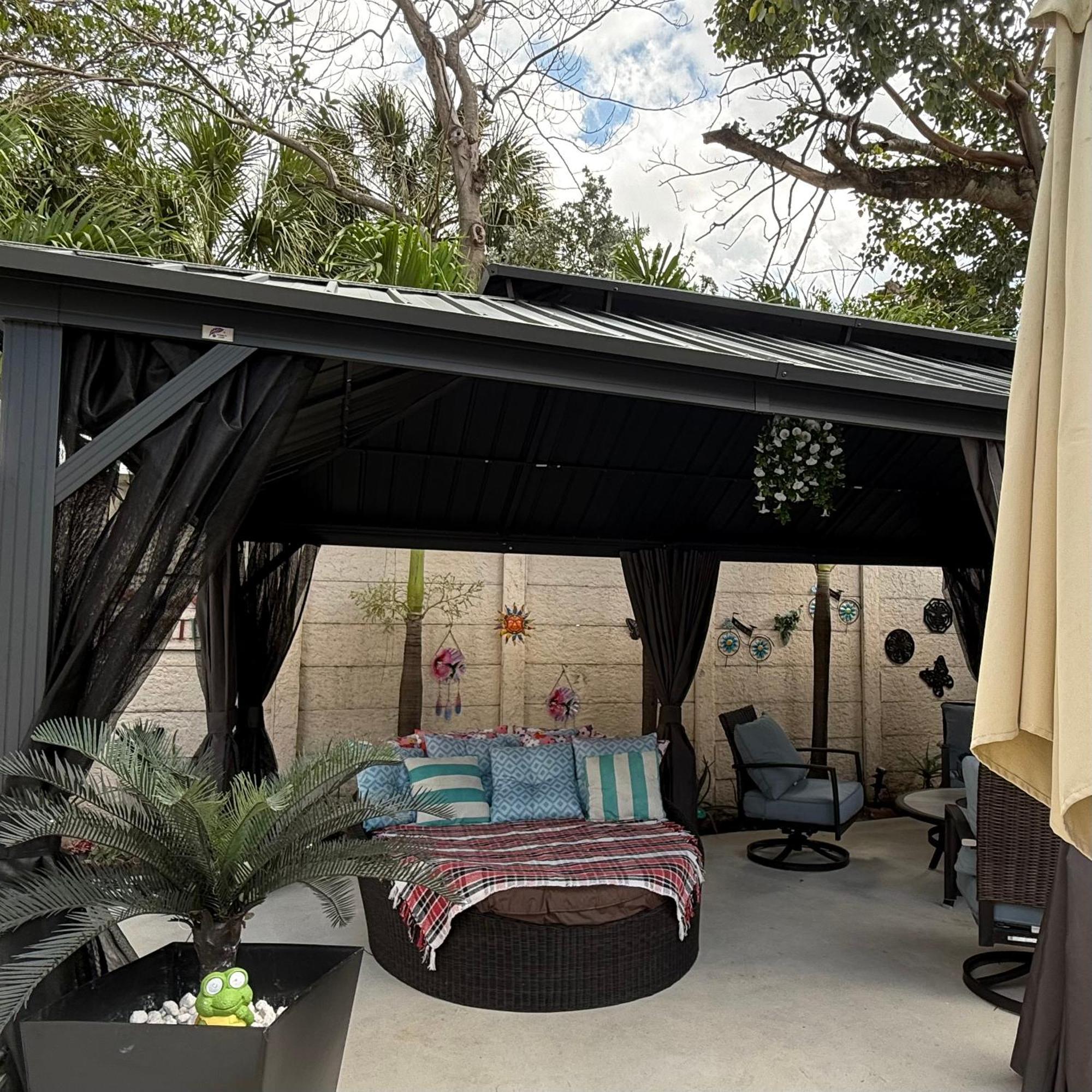 Tiny Place W Private Hot Jacuzzi 7 Min To International Airport Bed & Breakfast