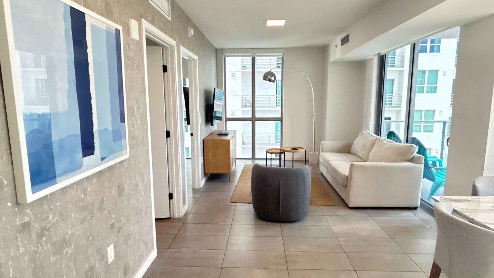 Rare Corner Unit Private Terrace & Sunset Views Holiday home *