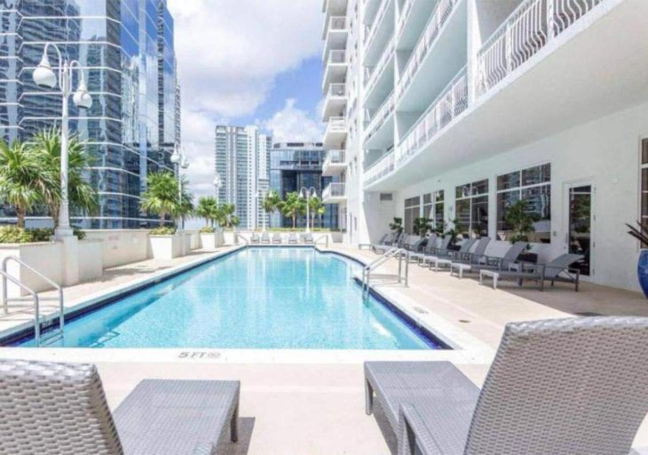 Apartment 36th Floor Brickell Bay View 1br 2 Queens And Sofa Bed *