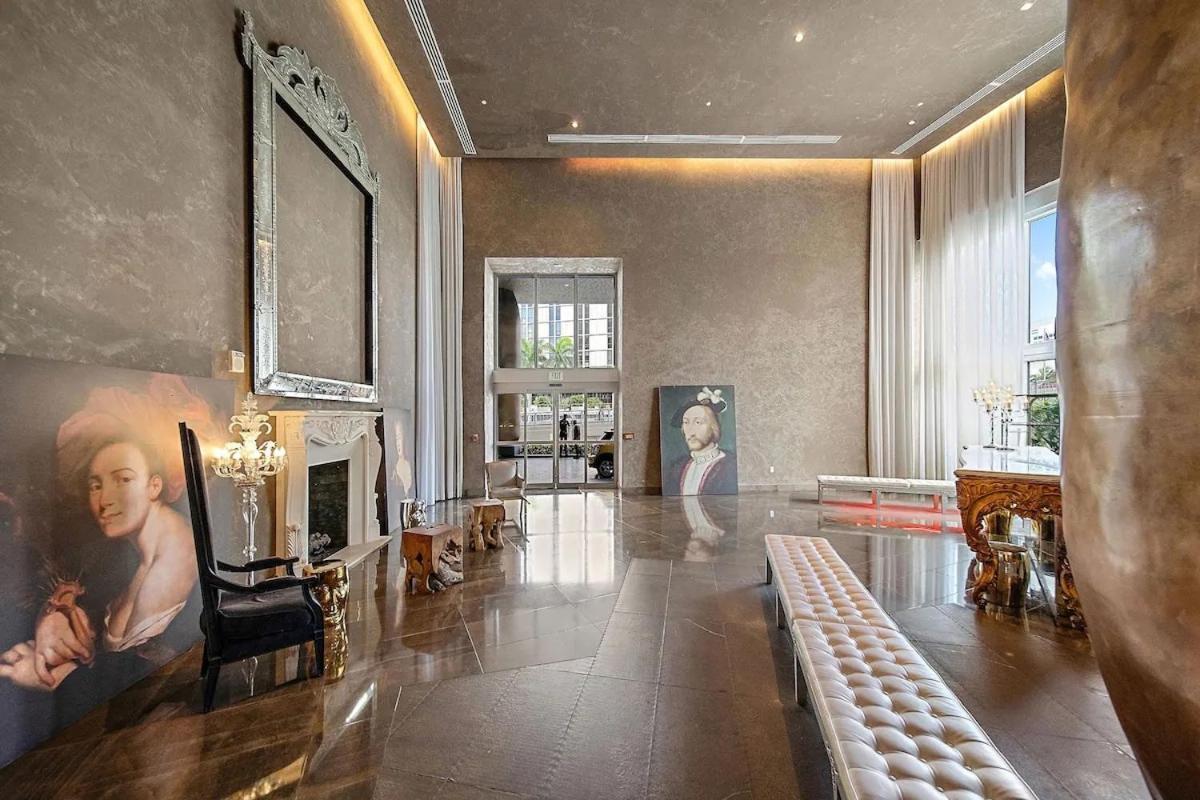 Apartment 37th Floor Luxurious Unit With Bay & Pool View Free *