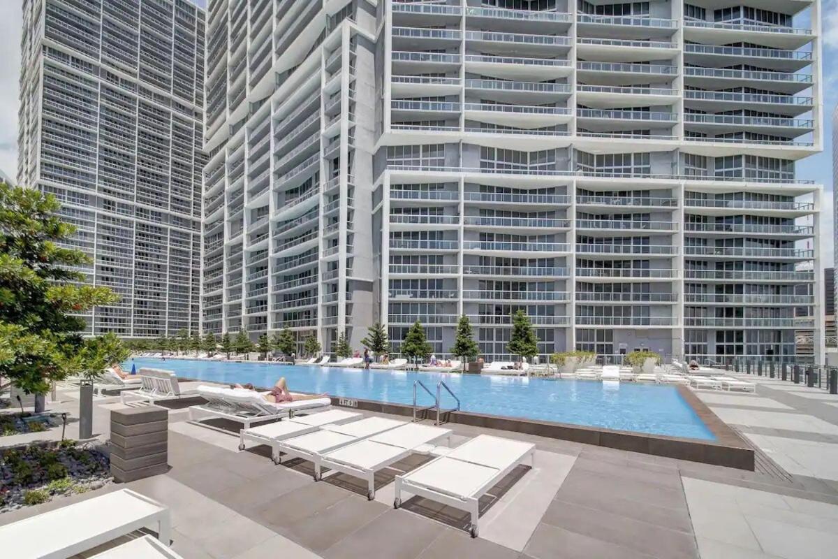 37th Floor Luxurious Unit With Bay & Pool View Free