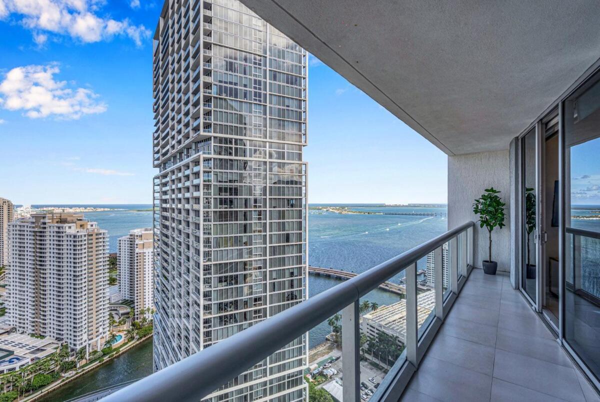 Apartment 37th Floor Luxurious Unit With Bay & Pool View Free