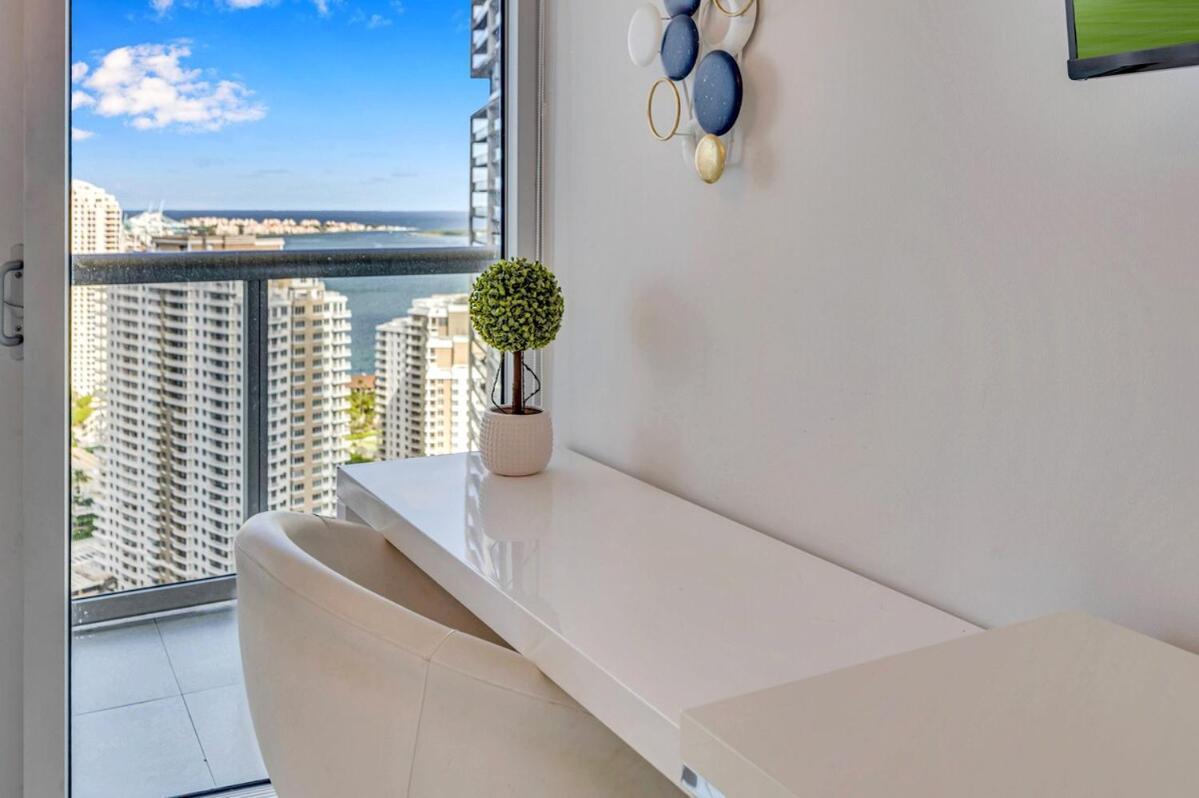 37th Floor Luxurious Unit With Bay & Pool View Free