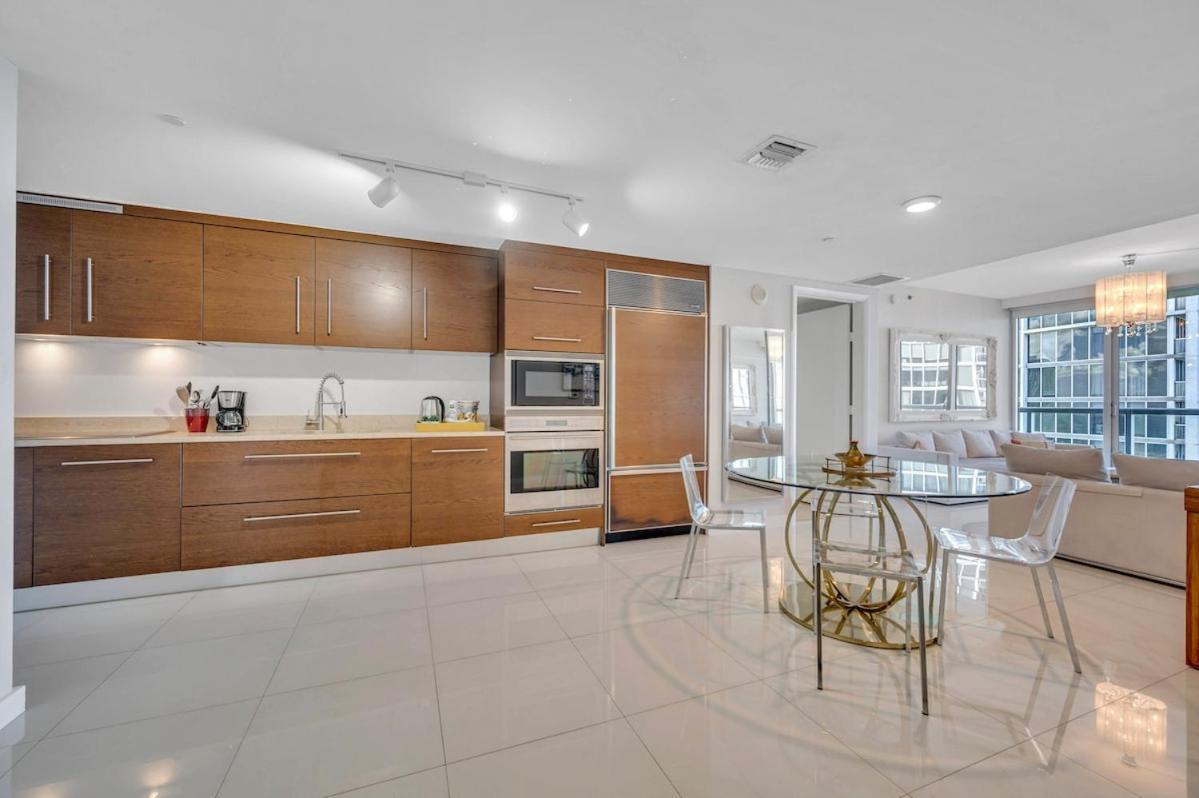 37th Floor Luxurious Unit With Bay & Pool View Free *
