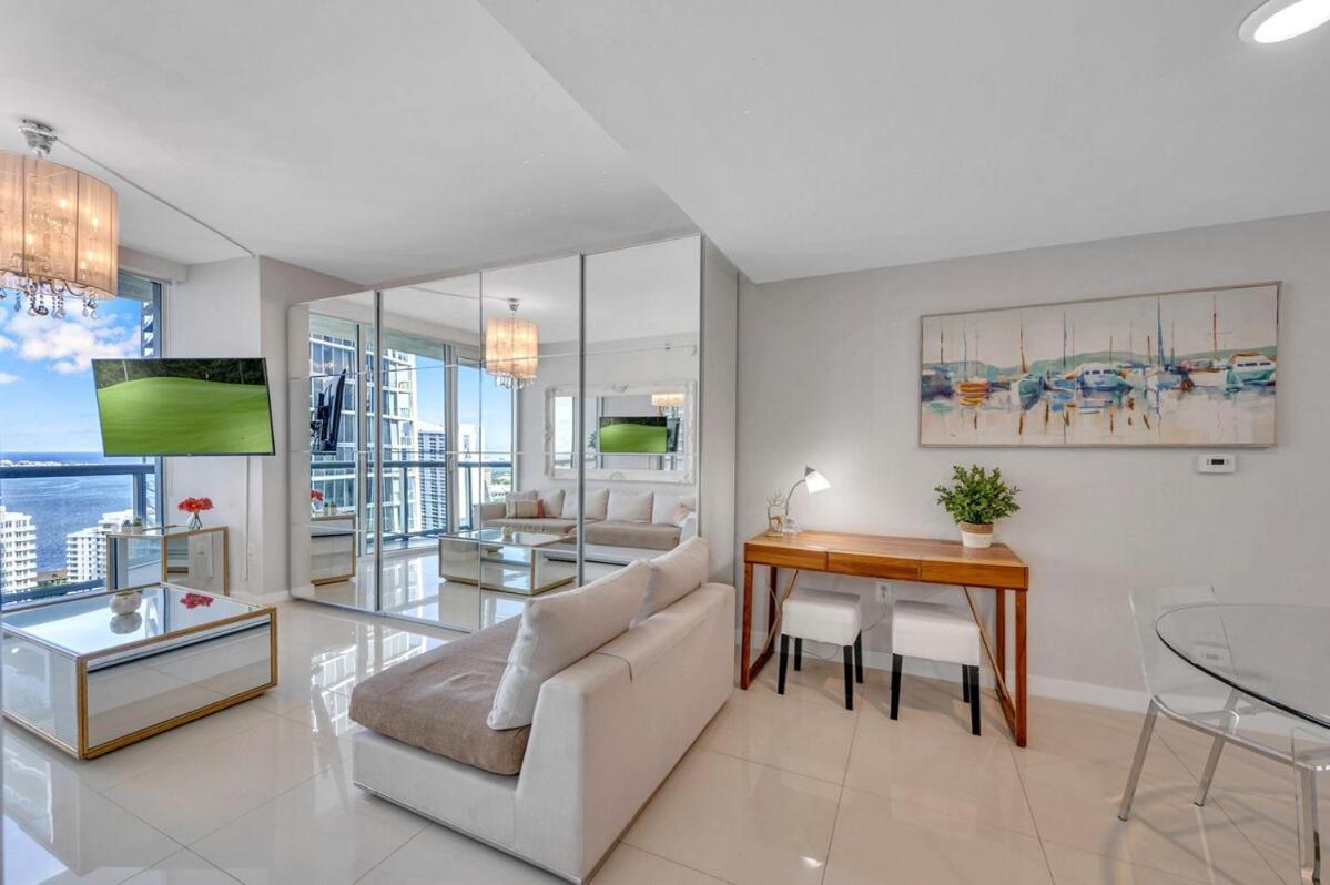 37th Floor Luxurious Unit With Bay & Pool View Free Apartment Miami