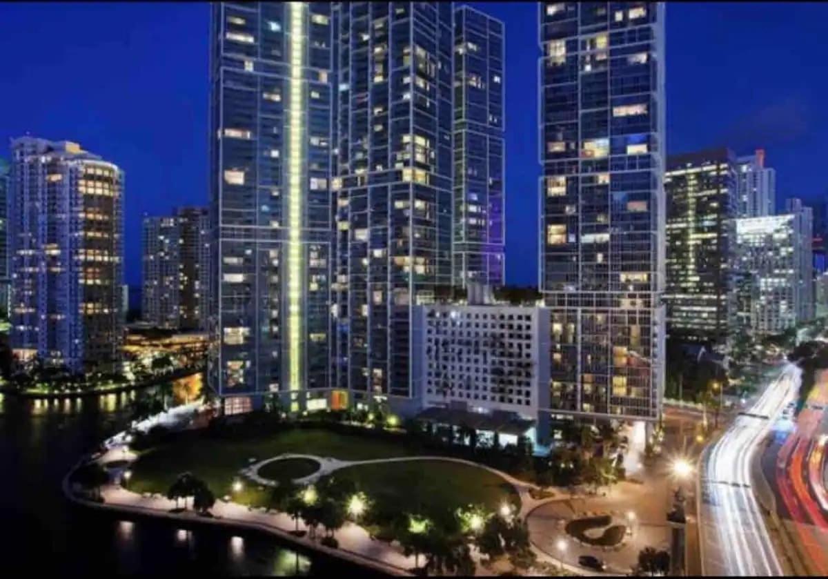 37th Floor Luxurious Unit With Bay & Pool View Free Apartment Miami