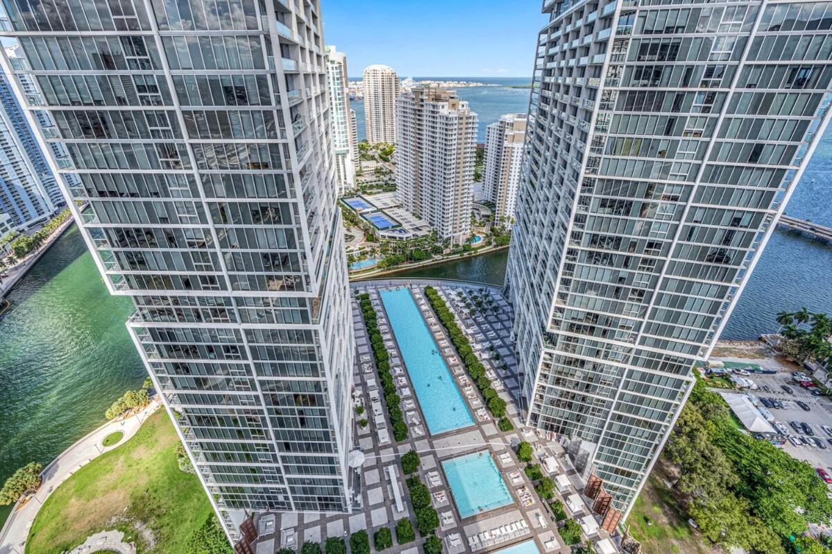 Apartment 37th Floor Luxurious Unit With Bay & Pool View Free *