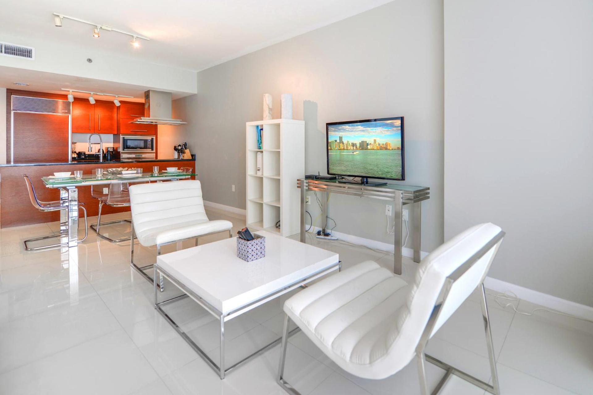 Panoramic Views From 45th Floor Brickell Apartment *
