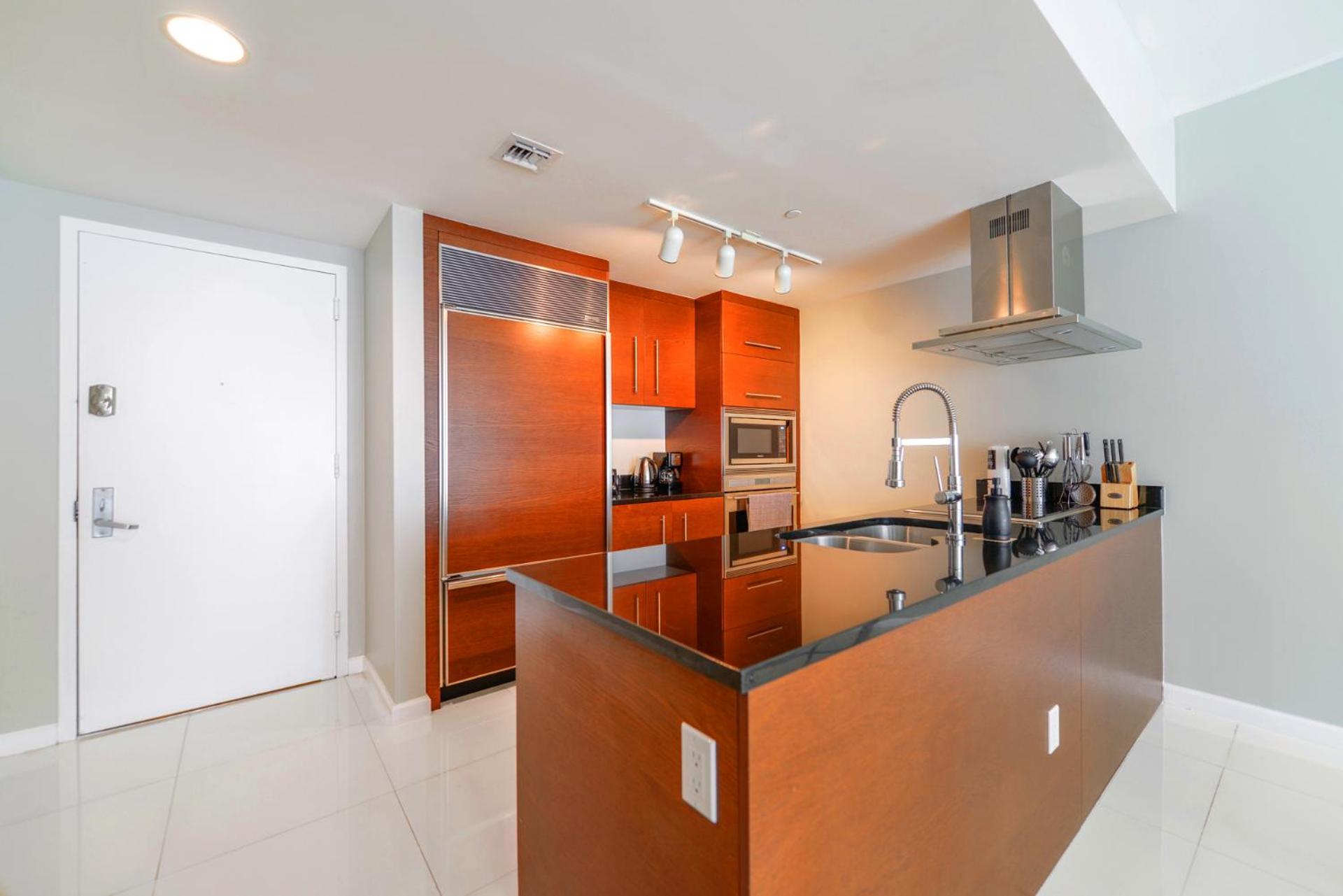 Panoramic Views From 45th Floor Brickell Apartment Miami