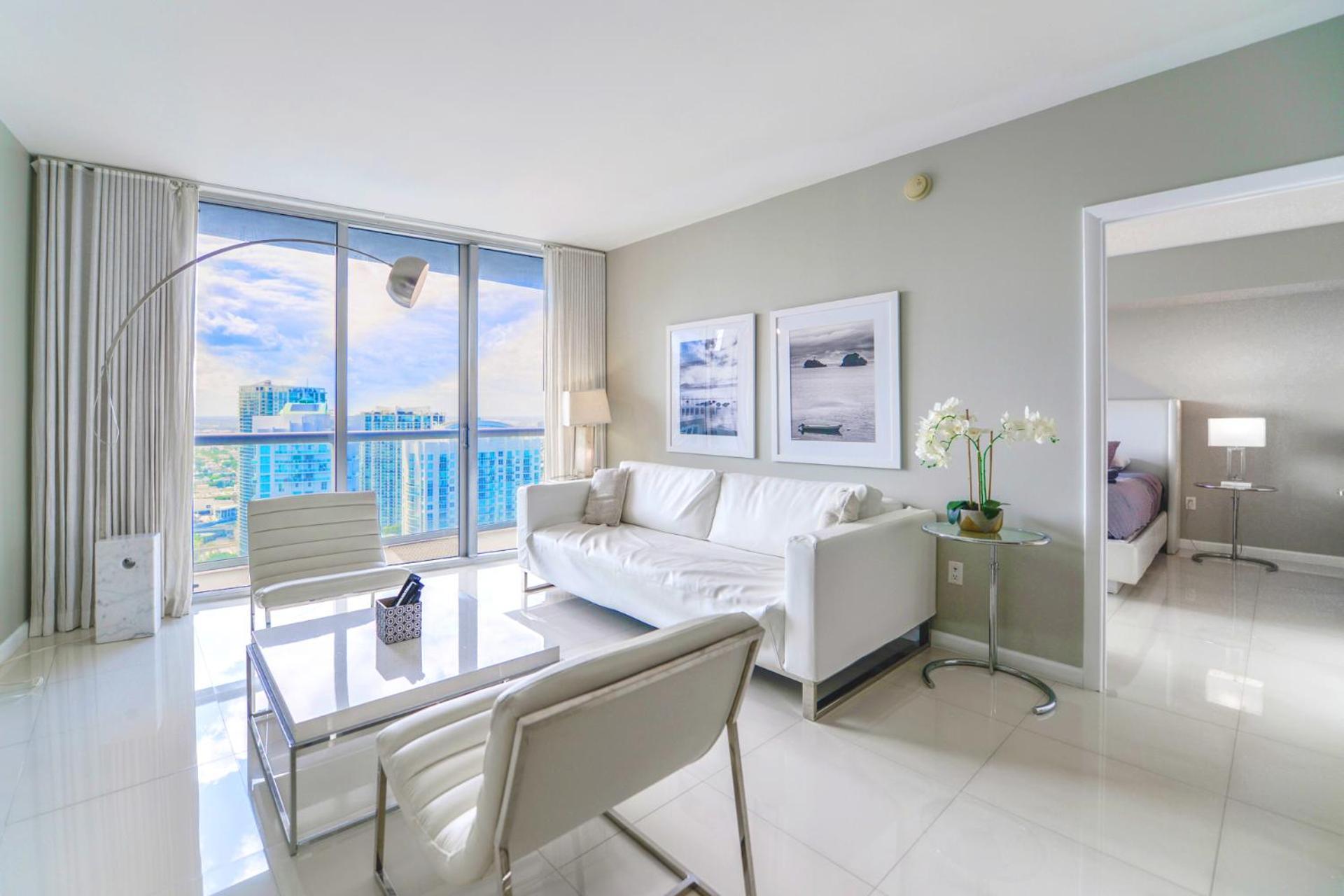 Panoramic Views From 45th Floor Brickell * Miami