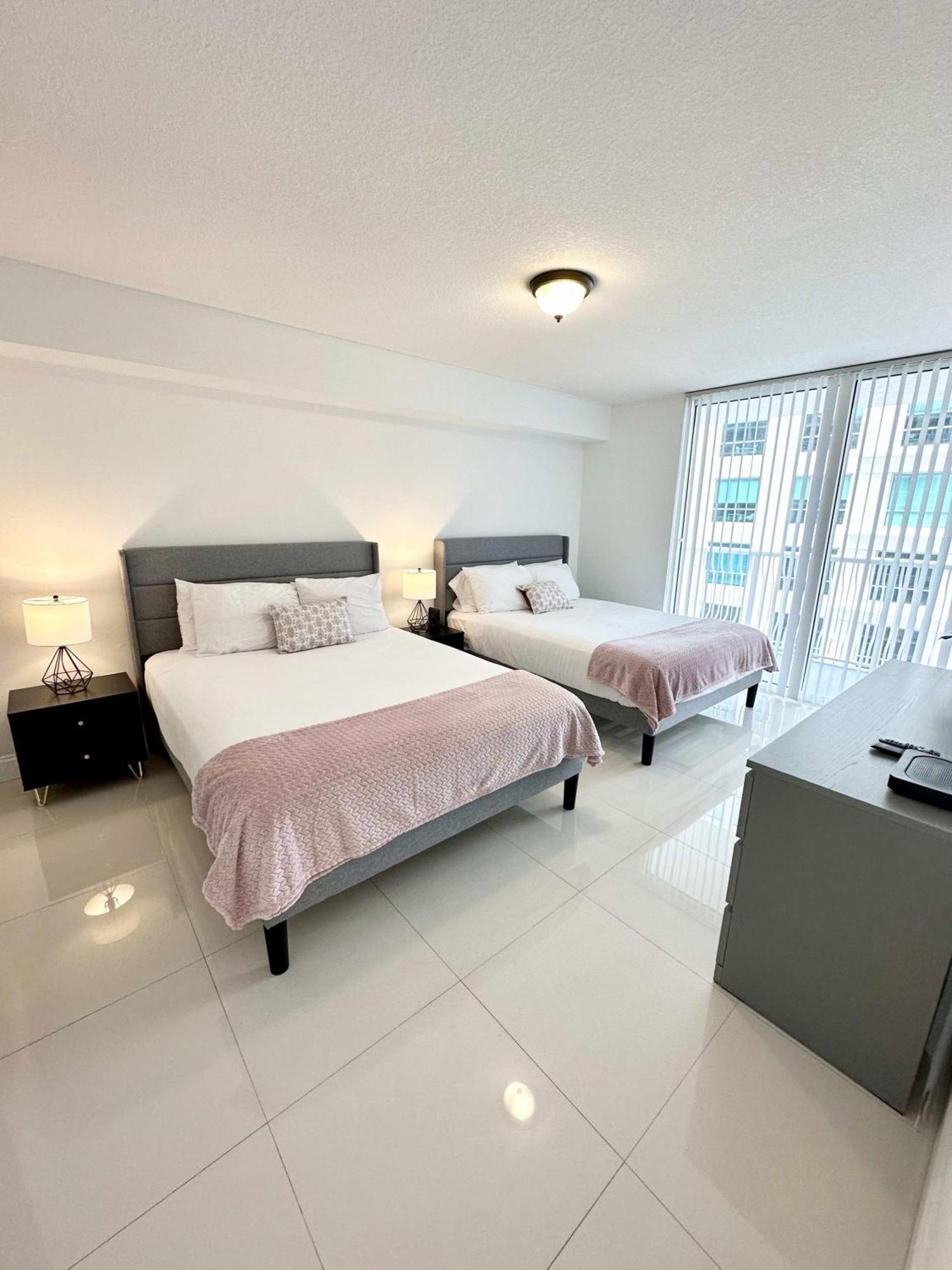 Apartment 36th Floor Brickell Bay View 1br 2 Queens And Sofa Bed Miami