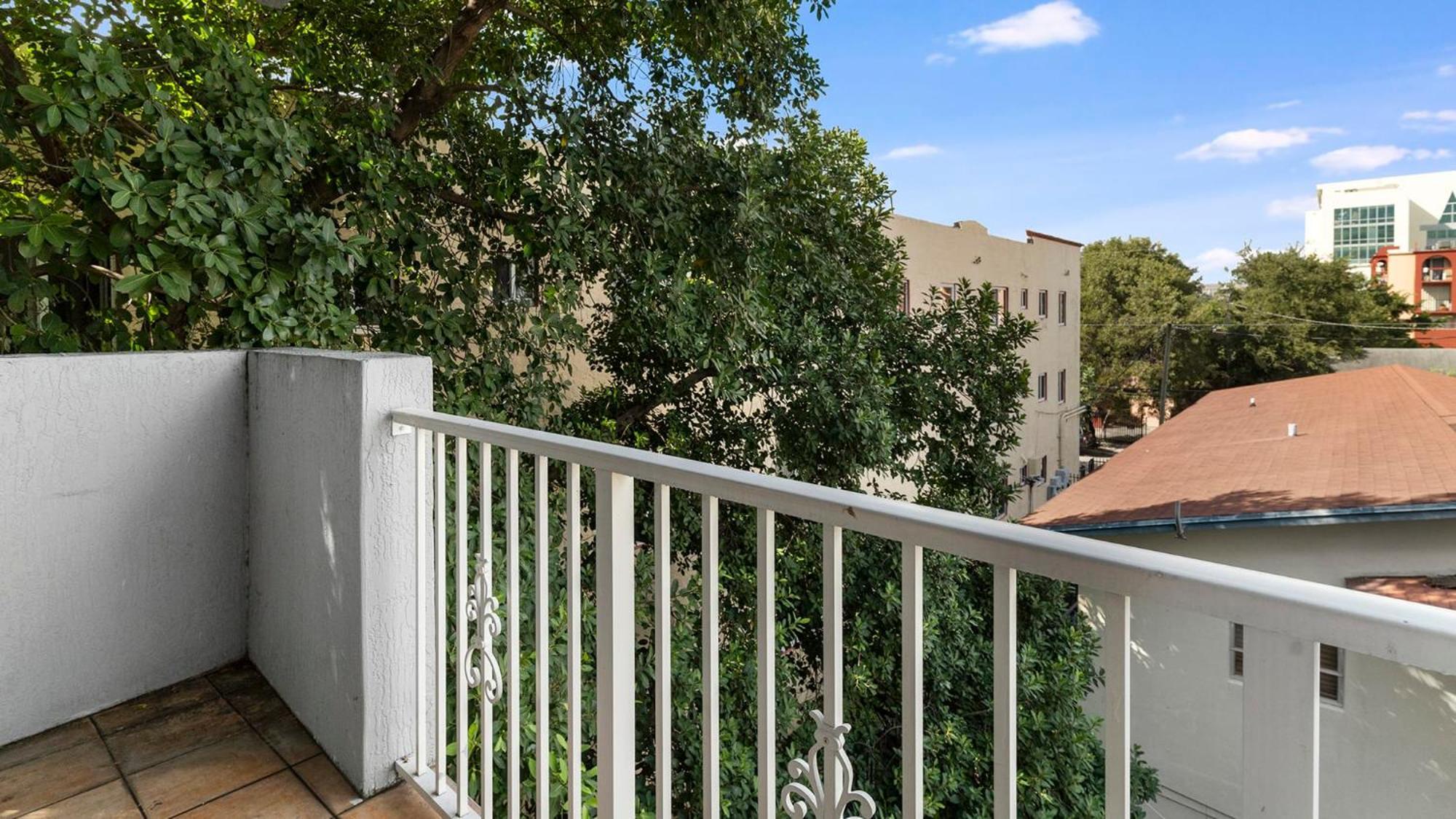 Gorgeous 2 2 Hospitals Ballpark Downtown Parking Apartment *