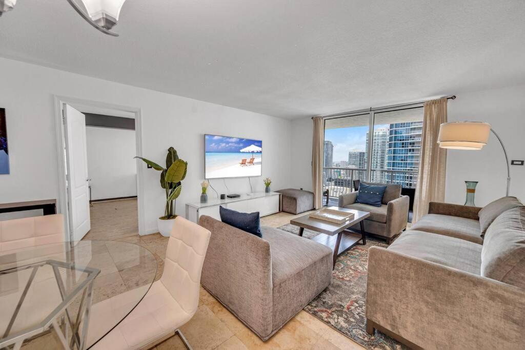Iconic 1br Highrise Brickell-freeparking Miami