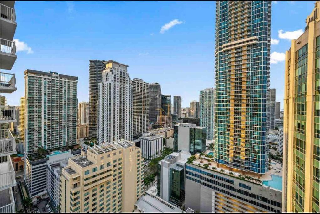 Iconic 1br Highrise Brickell-freeparking *