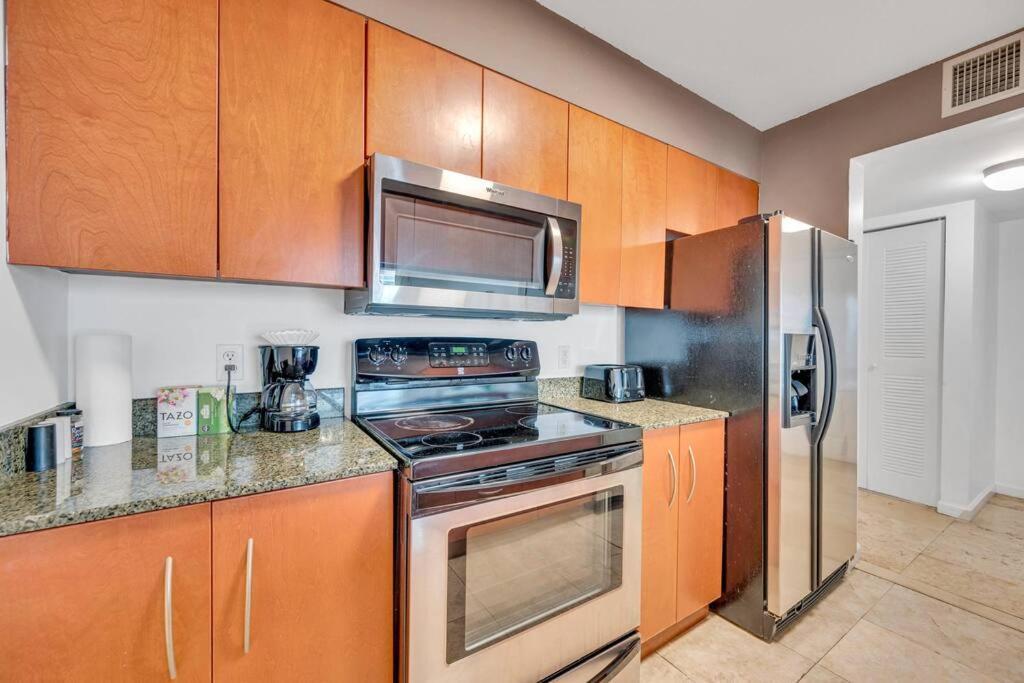 Iconic 1br Highrise Brickell-freeparking * Miami