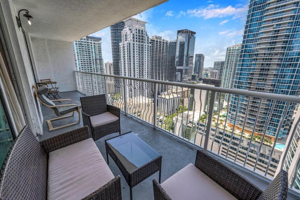 Iconic 1br Highrise Brickell-freeparking *