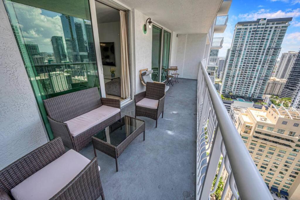 Iconic 1br Highrise Brickell-freeparking Miami