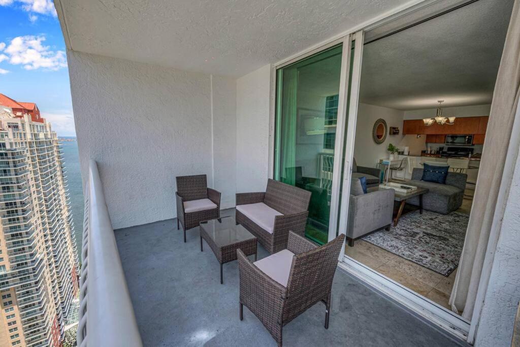 Iconic 1br Highrise Brickell-freeparking * Miami