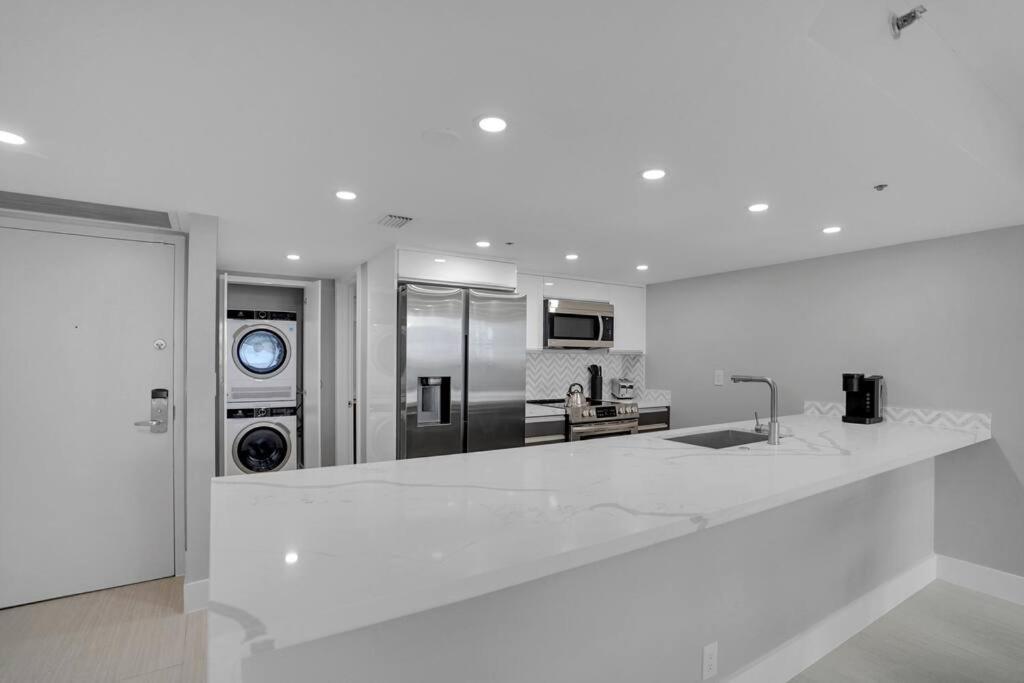 Cloud Nine! Direct Water Views Of Bay & Ocean! *