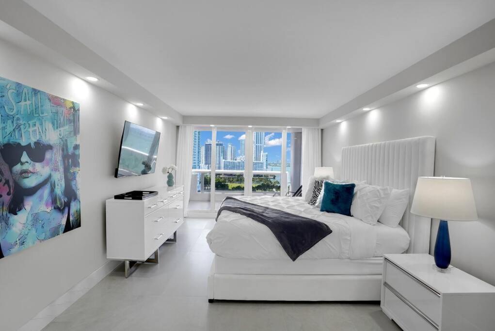 Fantasy! Water & Park Views! Apartment
