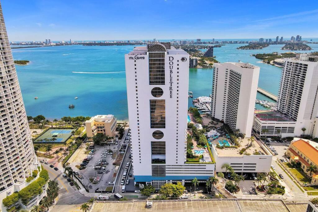 Fantasy! Water & Park Views! Miami