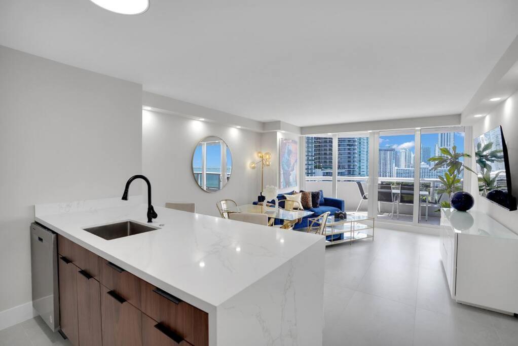 Apartment Fantasy! Water & Park Views!