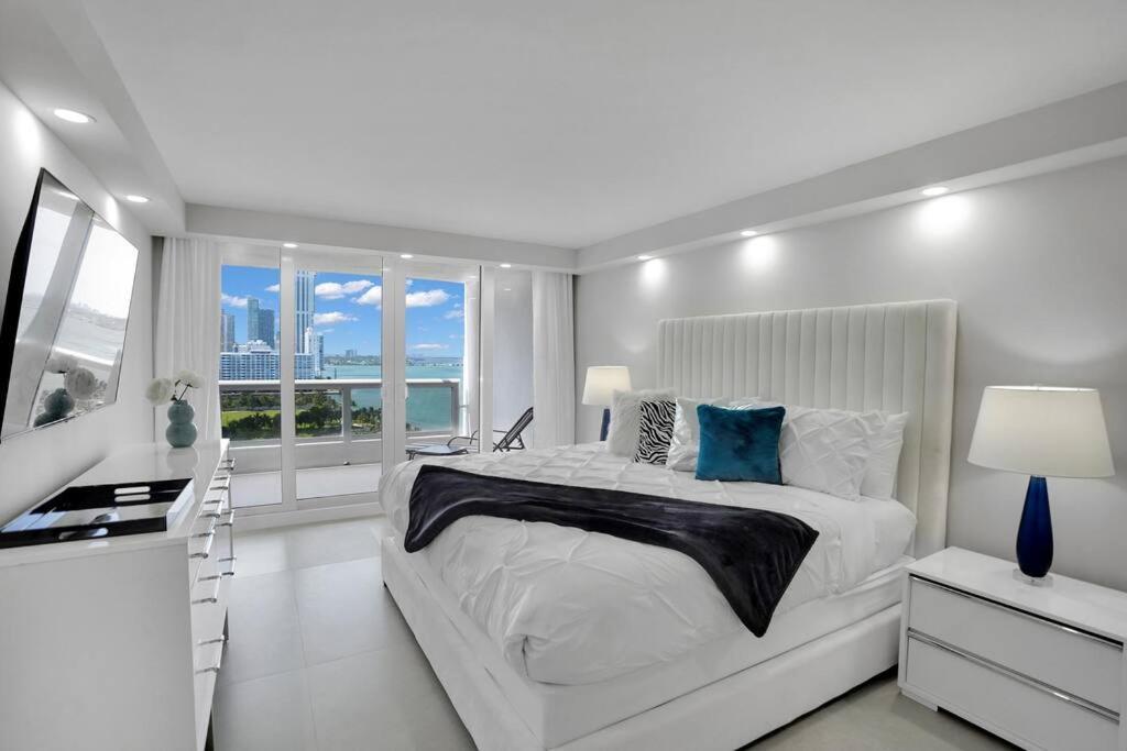Fantasy! Water & Park Views! Apartment Miami