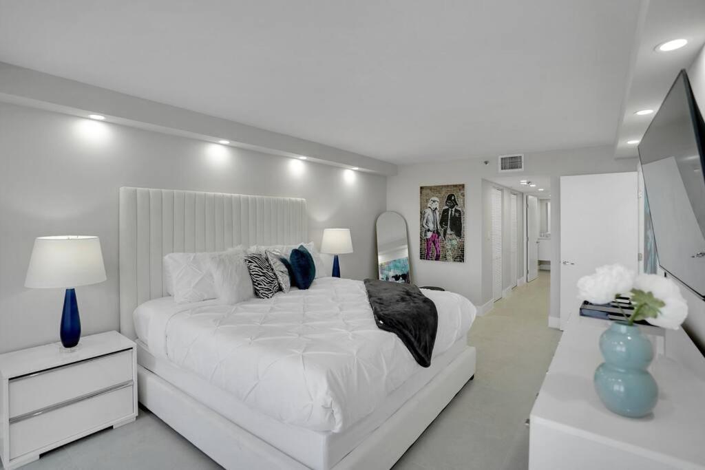 Fantasy! Water & Park Views! Apartment