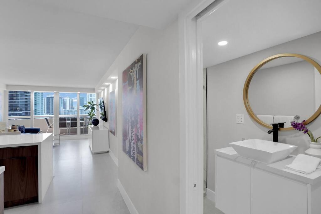 Fantasy! Water & Park Views! Apartment Miami