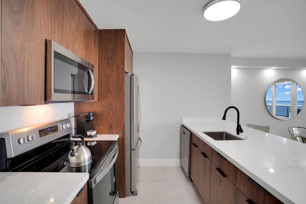 Fantasy! Water & Park Views! Apartment