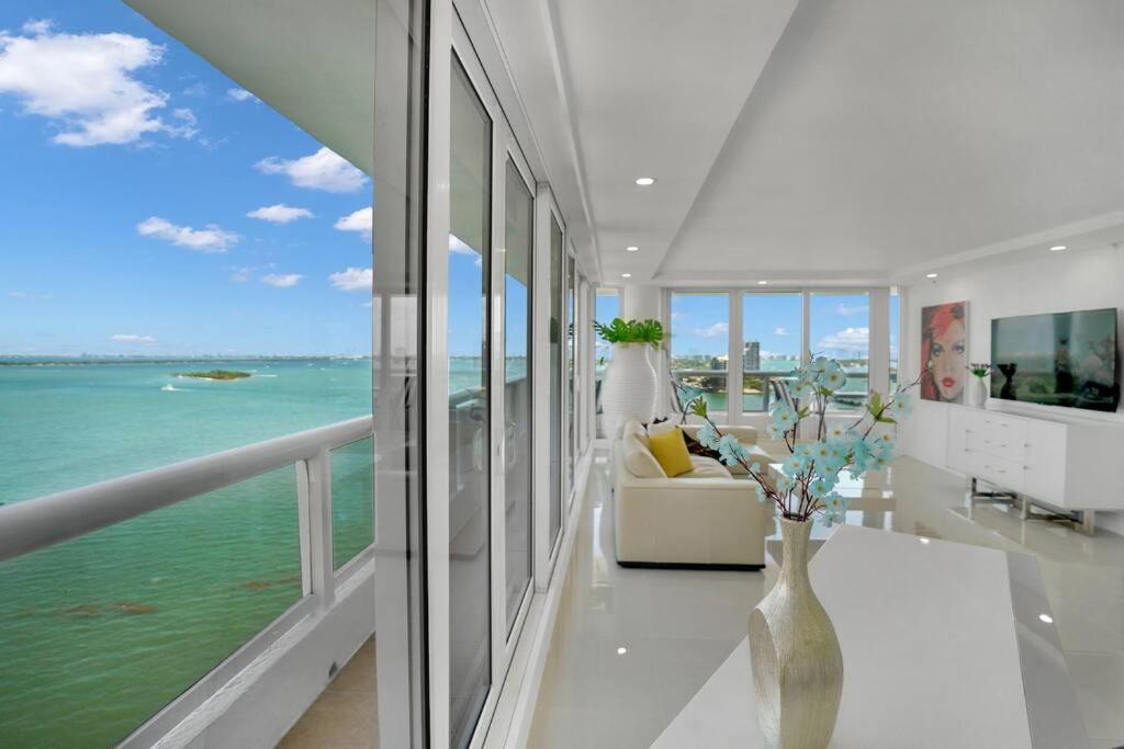 Apartment Walking On Water! Water Views!