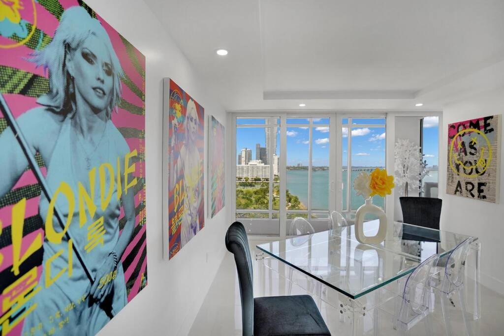 Apartment Walking On Water! Water Views! Miami