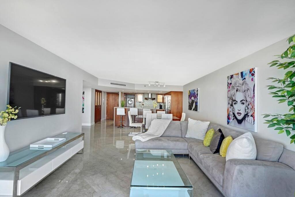 Only In My Dreams! Direct Water View Luxury Apartment Miami