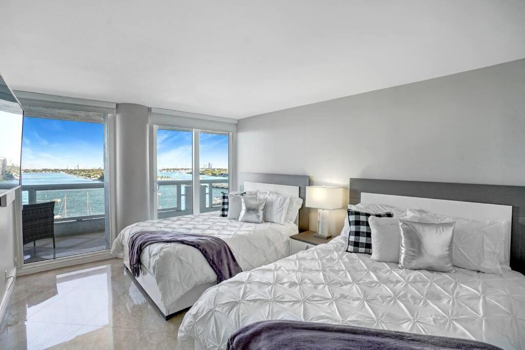 Only In My Dreams! Direct Water View Luxury Apartment *