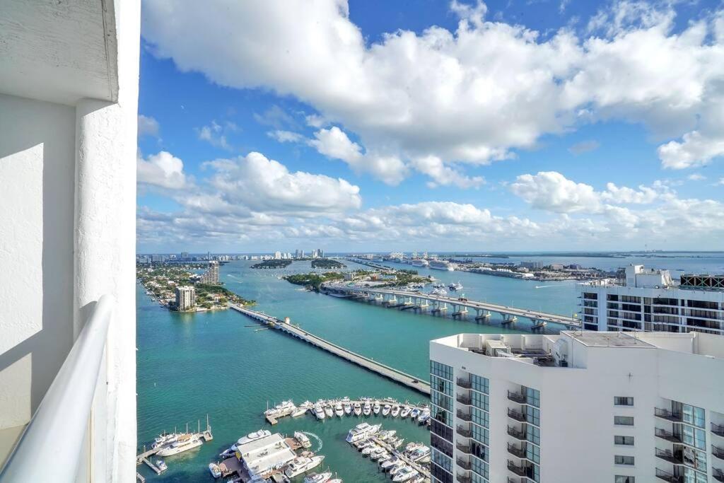 Sky High Penthouse! Water & Views Apartment