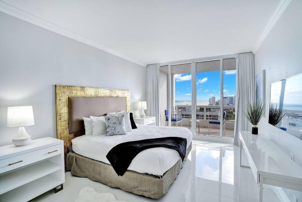 Sky High Penthouse! Water & Views