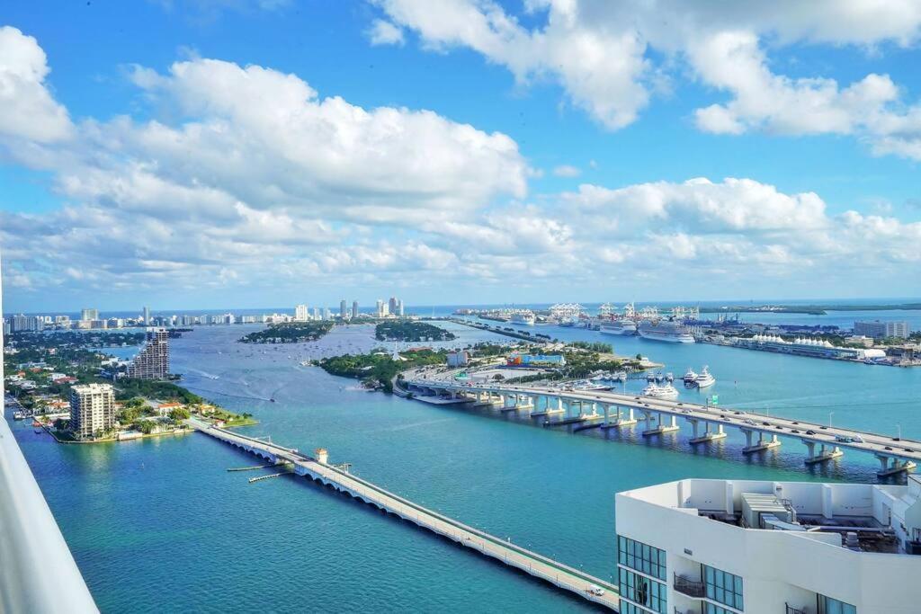 Sky High Penthouse! Water & Views Apartment