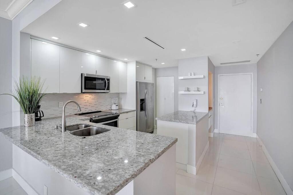 Apartment Sky High Penthouse! Water & Views