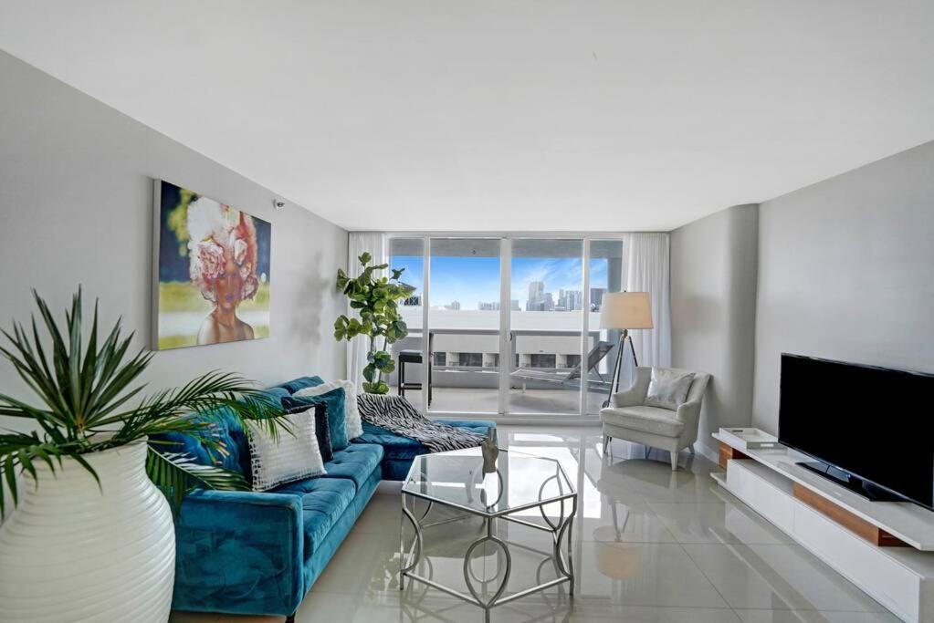 Sin City! Brand New And Water View! Apartment Miami